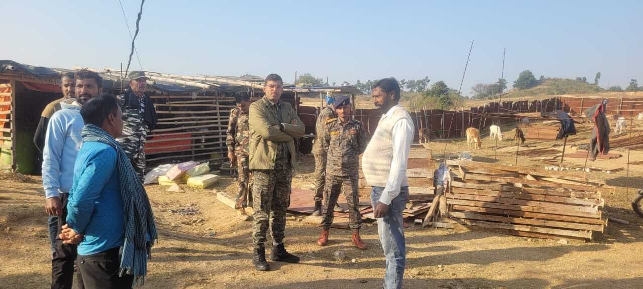 Giridih News: पर्चा मामले की पुलिस ने शुरू की जांच, पहुंचे एसपी अभियान