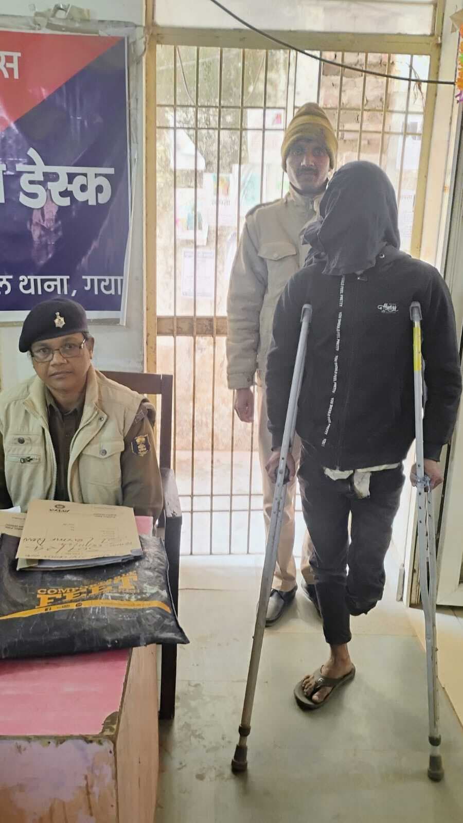 Gaya News : मोबाइल फोन चोरी के आरोप में युवक गिरफ्तार