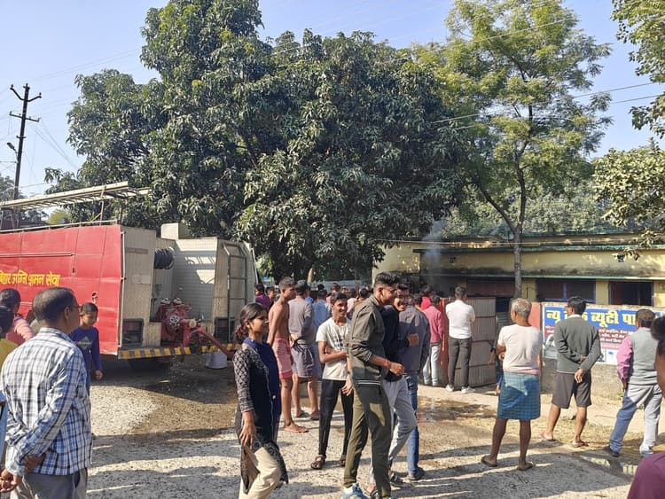 गैस सिलिंडर लिक, आग लगने से हजारों की संपत्ति का नुकसान