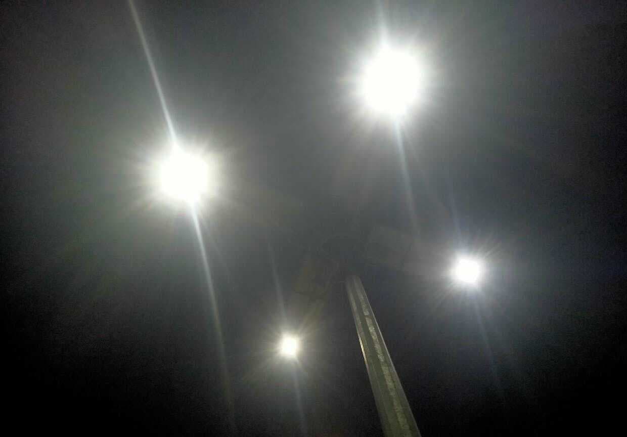 जिले भर में खराब हाइमास्ट लाइट कराया गया ठीक