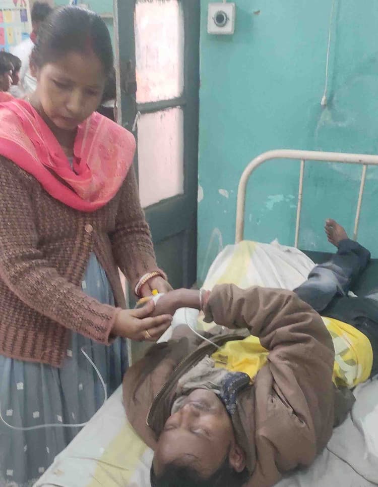 बाइक-साइकिल की टक्कर में तीन घायल, दो रेफर