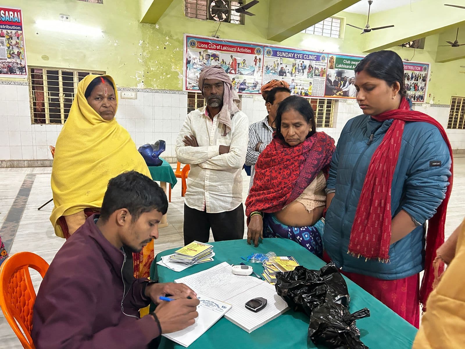 नि:शुल्क जांच शिविर में 253 लोगों के स्वास्थ्य व नेत्र की हुई जांच