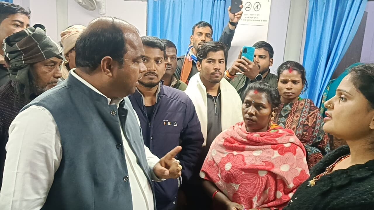 वीआईपी नेता ने अनुमंडल अस्पताल का किया निरीक्षण, कई अनियमितता उजागर