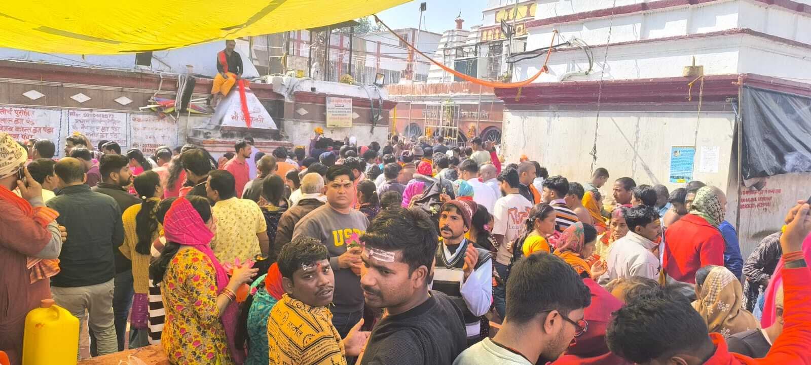 अगहन पूर्णिमा पर बाबा फौजदारीनाथ मंदिर में भक्तों का सैलाब, 75 हजार ने किया जलार्पण