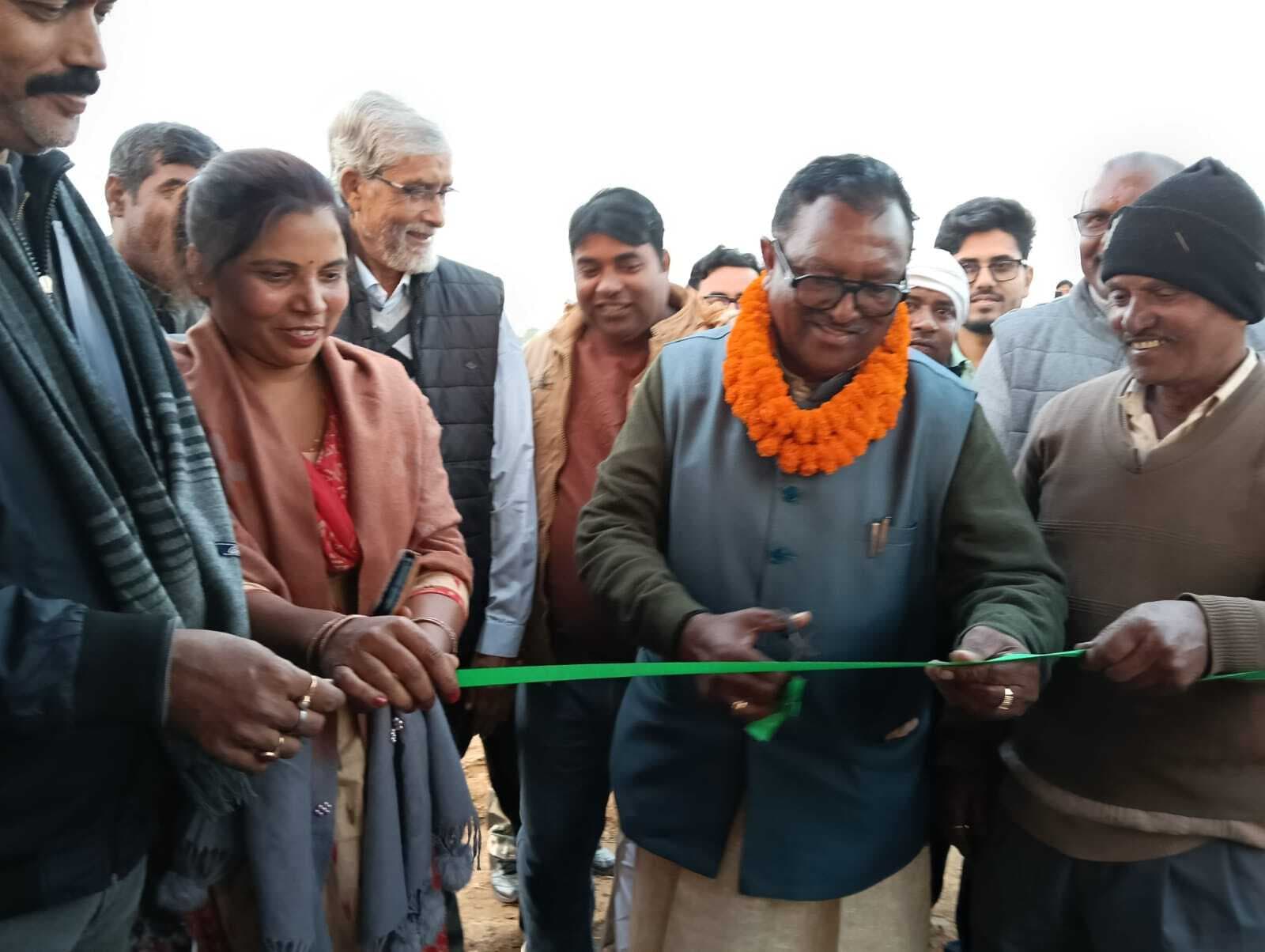 सांसद ने किया बालू घाट का उद्घाटन