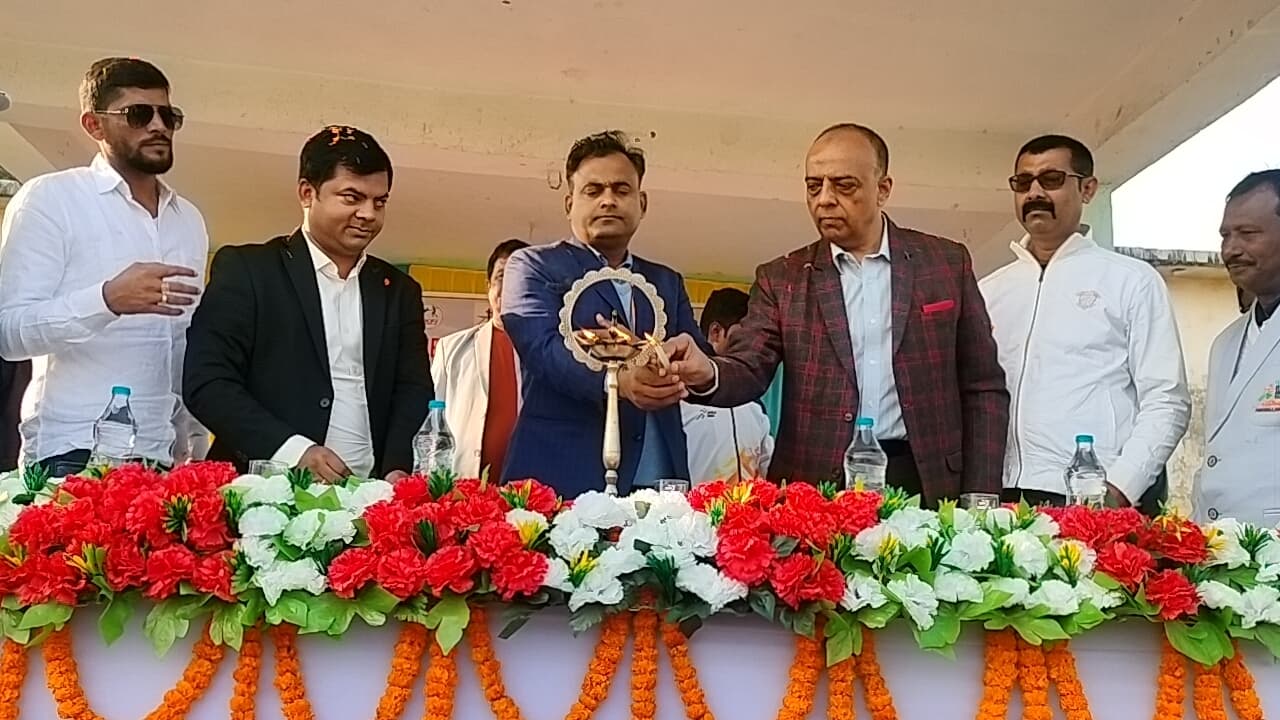 जीत-हार की परवाह किये बिना अपने बेस्ट प्रदर्शन पर दें ध्यान: डीएम