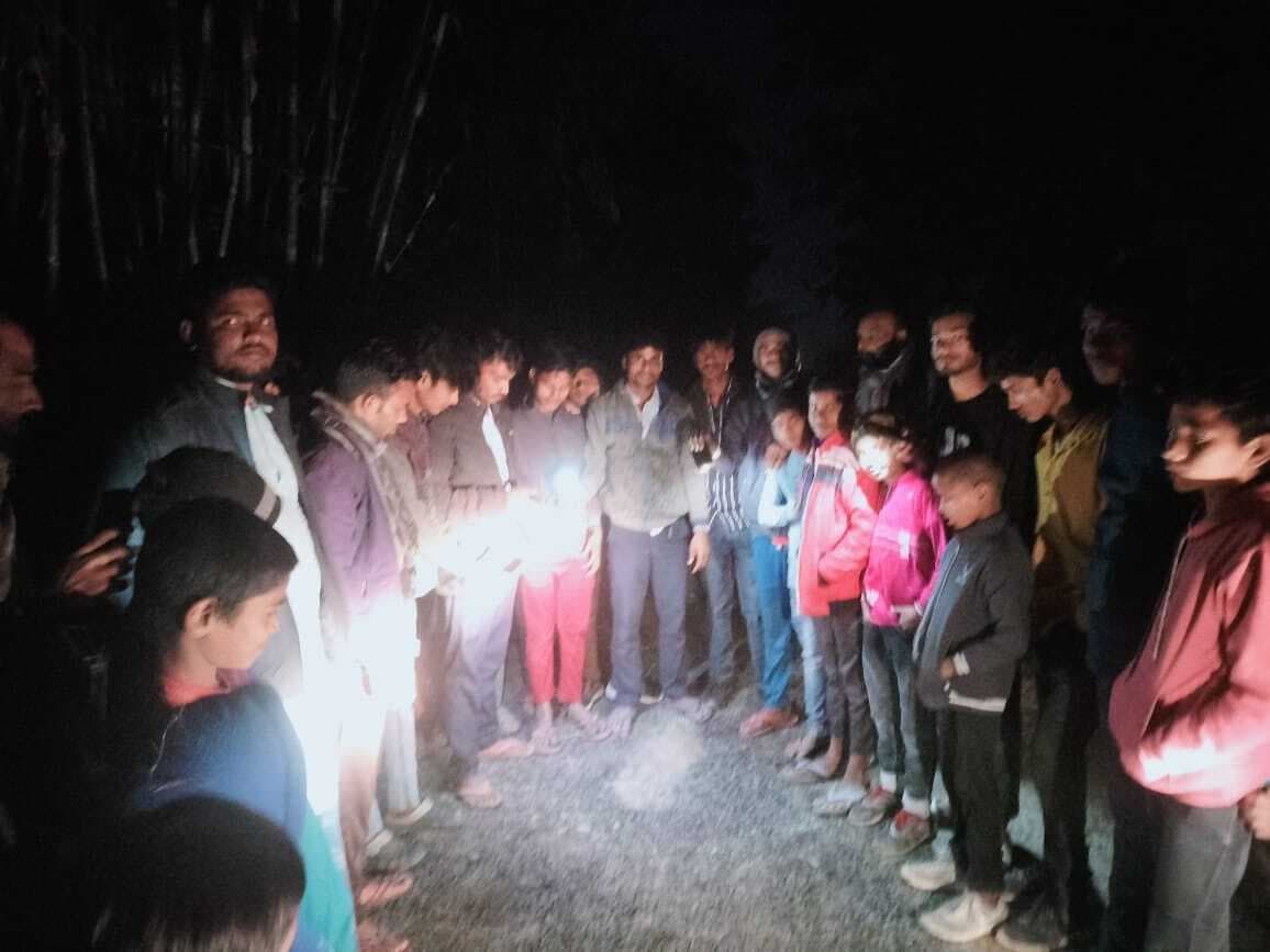 ग्रामीणों ने निर्माणाधीन सड़क की गुणवत्ता पर उठाए सवाल, कार्रवाई की मांग