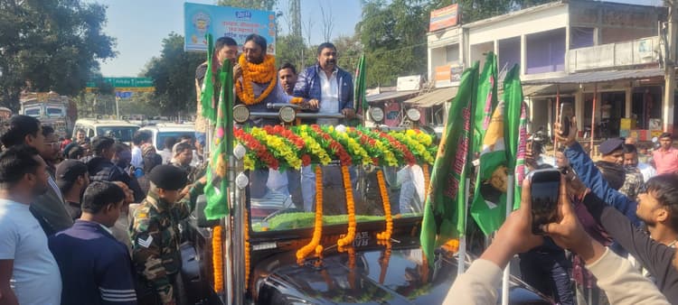 Deoghar News : मोहनपुर में श्रम मंत्री व विधायक का अभिनंदन, निकाली रैली