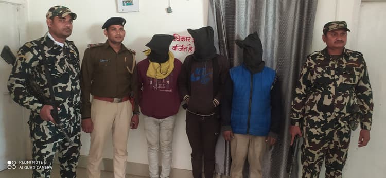 पुलिस ने तीन कंटेनर में लोड सैकड़ो मवेशियों को किया जब्त