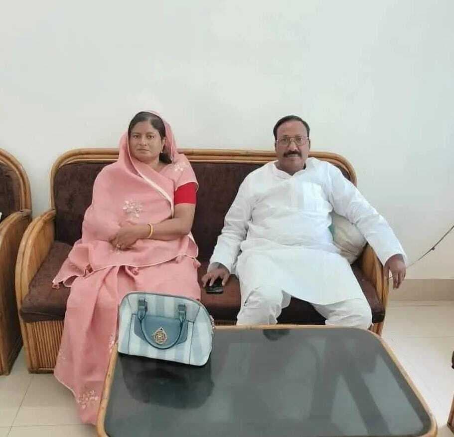 जिप अध्यक्ष के आवास के बाहर संदिग्ध अवस्था में देखी गयी दो बाइक, थाने में दिया आवेदन