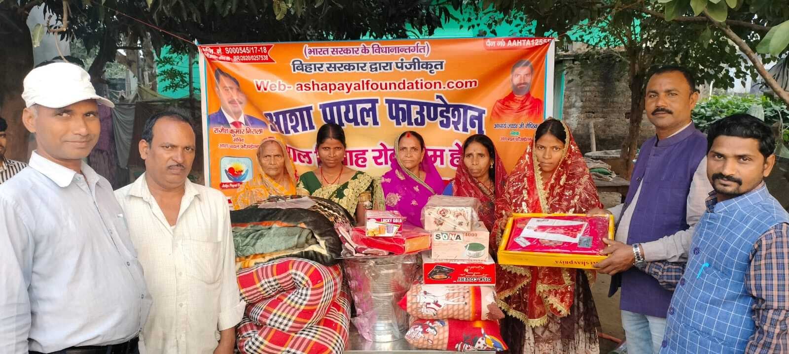 विवाह योग्य 10 कन्याओं दी गयी विदाई सामग्री