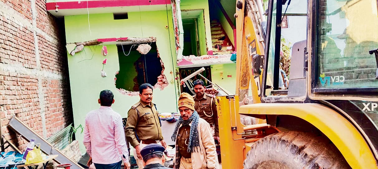 Gaya News : कुंदन सिंह हत्याकांड में एक और आरोपित के घर पर चला बुलडोजर