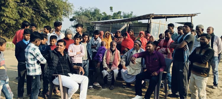 छह दिनों से ठप है छात्रों का पठन पाठन, आज यहां तो कल वहां शिफ्ट किया जा रहा स्कूल