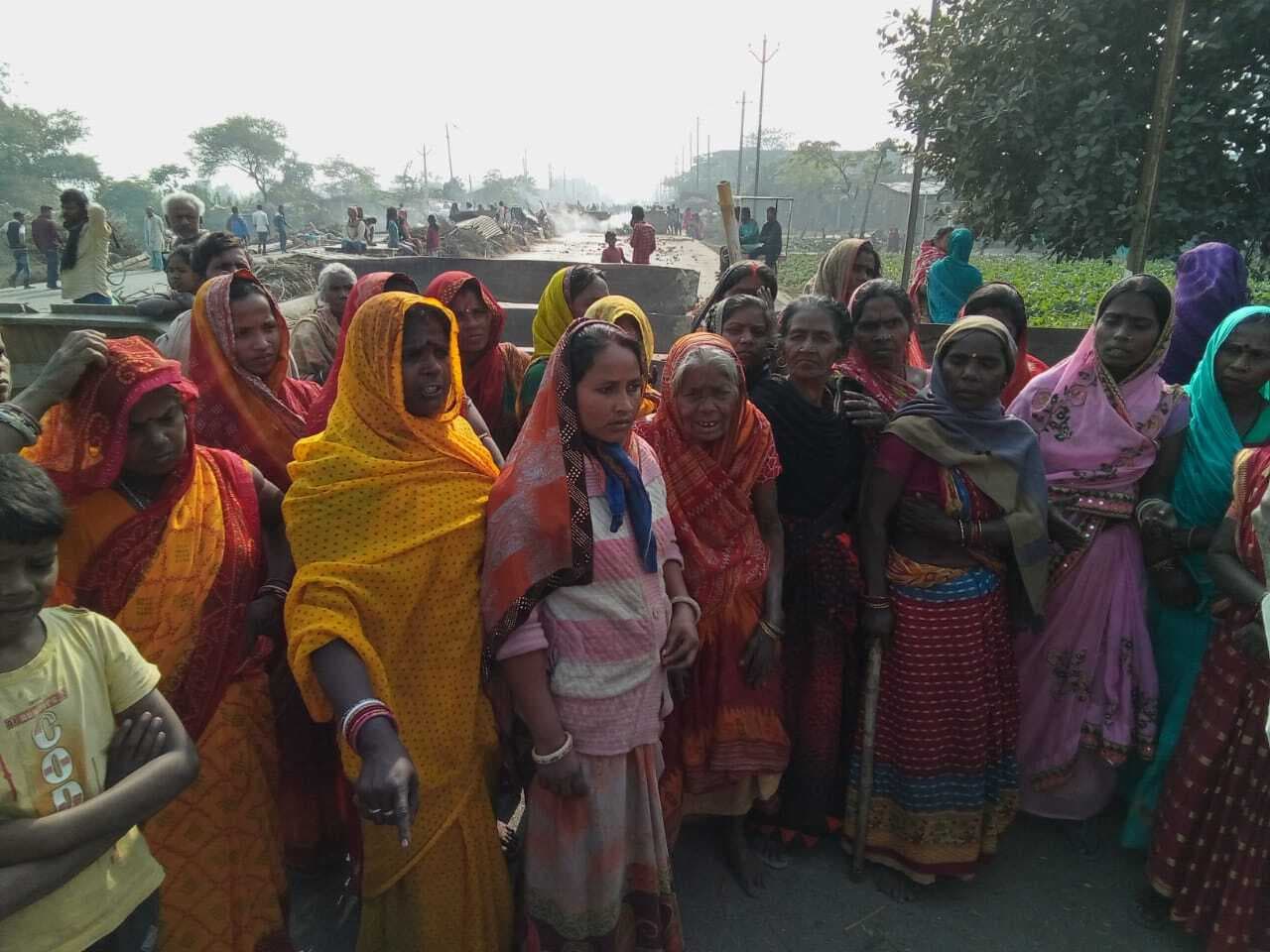 दखल दिहानी दिलाने पहुंची पुलिस पर पथराव, ग्रामीणों ने किया एनएच 107 जाम