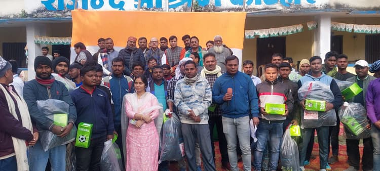 Katihar news : कटिहार में एक भी फुटबॉल स्टेडियम नहीं होना सरकार की नाकामी : सांसद