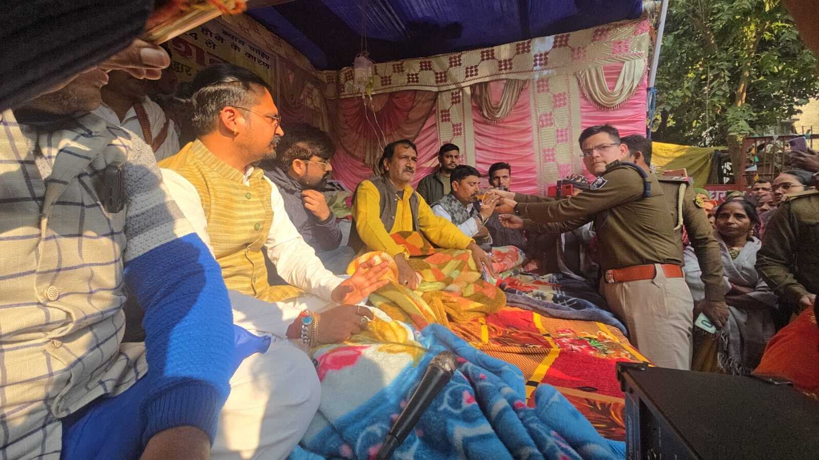 सरपंच का एसपी ने तोड़वाया अनशन