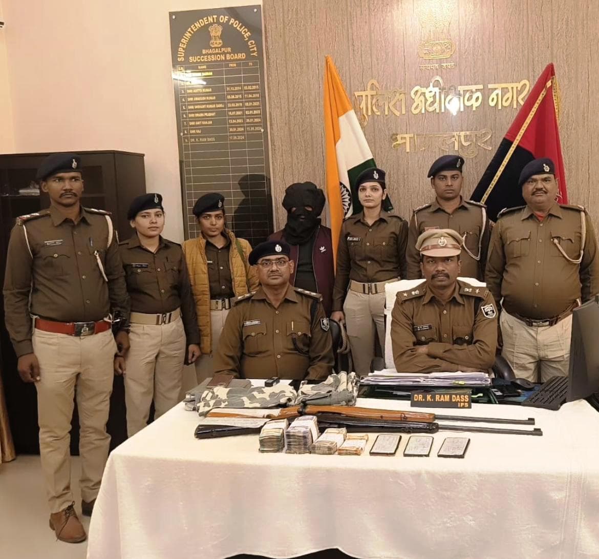 Bhagalpur news दो राइफल व नकद दो लाख दो सौ रुपये बरामद मामले का पुलिस ने किया खुलासा
