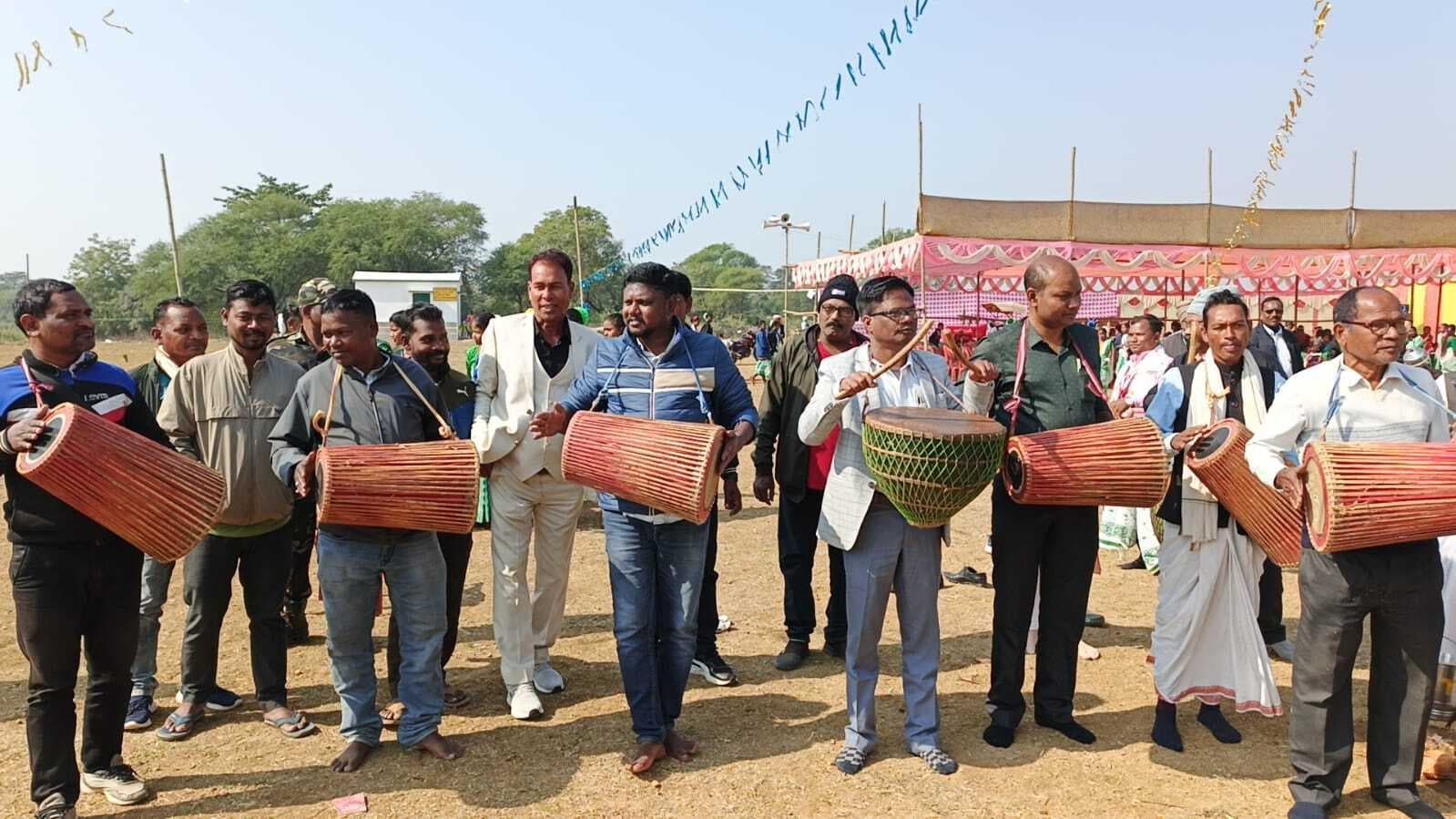 Chaibasa News : अपनी भाषा-संस्कृति व परंपरा बचाने के लिए आदिवासी एकजुट हों : जगत माझी