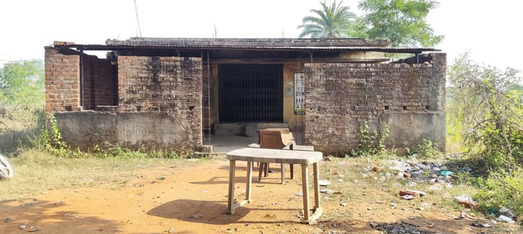 East Singhbhum : महुलिया लैंपस में लटका रहा ताला, धान बेचने पहुंचे कई किसान बैरंग लौटे