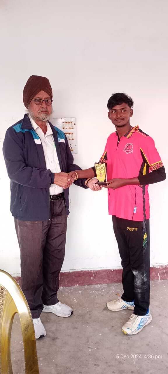 East Singhbhum : बासुकी सिंह मेमोरियल क्रिकेट में जीत के साथ एआर ब्यूटी स्टूडियो और लीवर पुल बी जमशेदपुर तीसरे दौर में