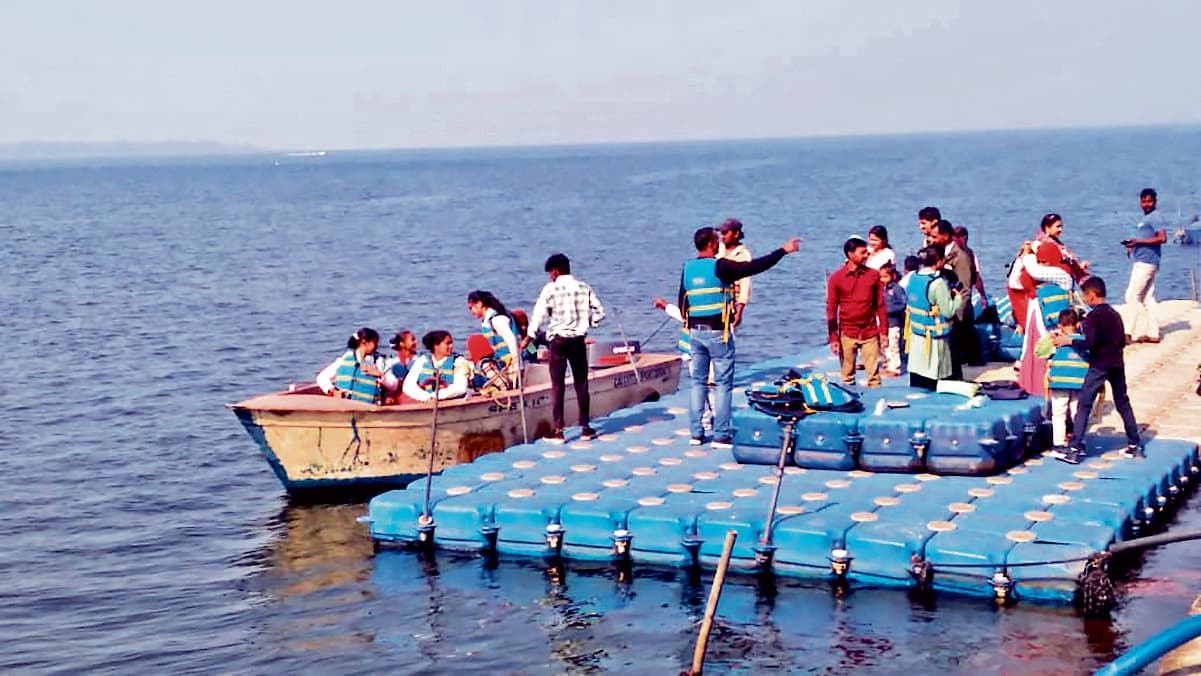 seraikela kharsawan  news : रविवार को गुलजार रहे जिले के पिकनिक स्पॉट