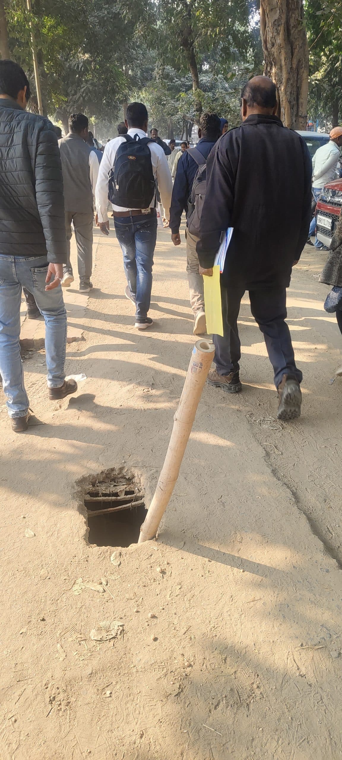 गांधी मैदान में खुले हैं दर्जनों मैनहोल, हादसे की आशंका