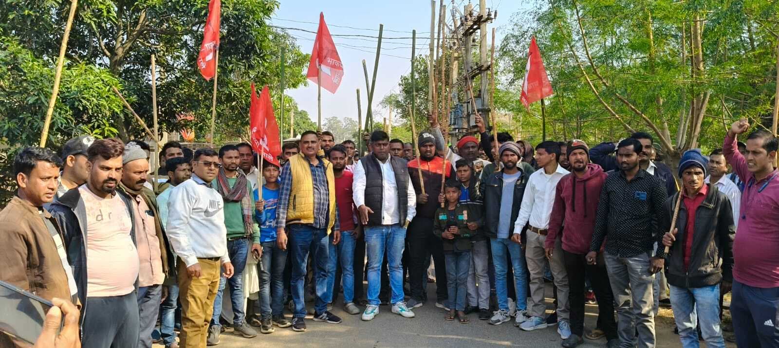 Giridih News: भाकपा माले ने निकाला लाठी मार्च