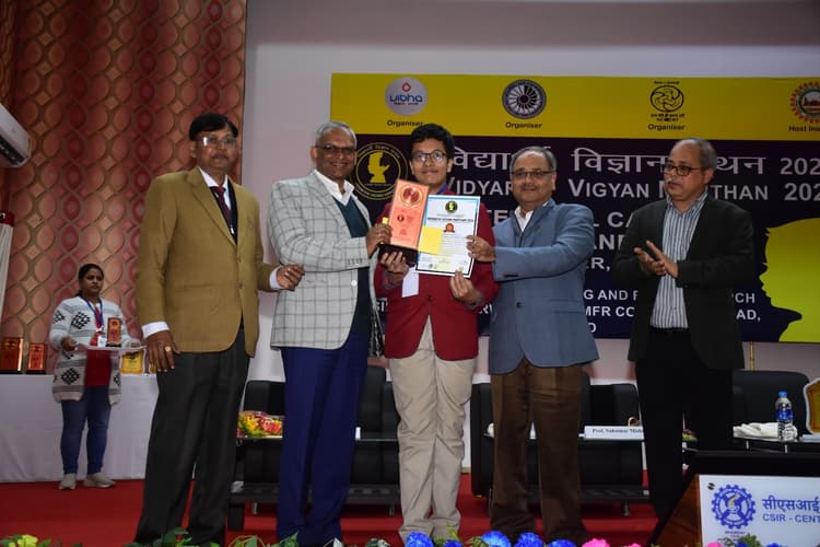 Dhanbad News : सिंफर में विज्ञान भारती का राज्य स्तरीय विद्यार्थी विज्ञान मंथन कार्यक्रम आयोजित