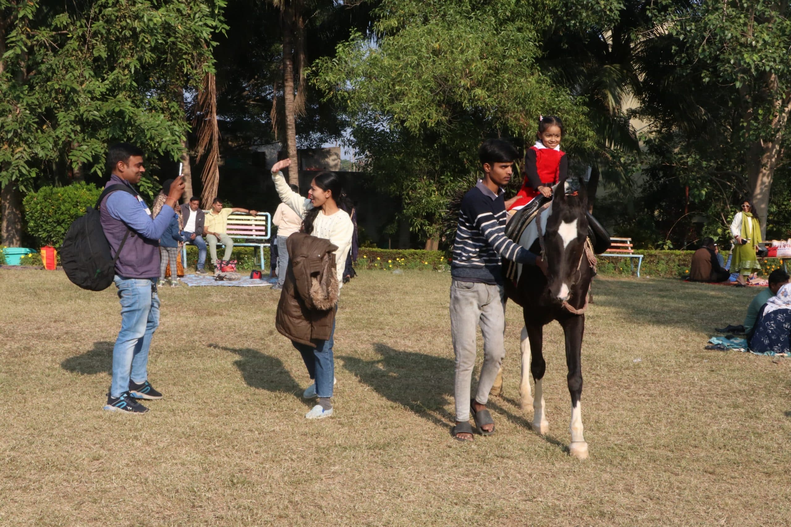 Dhanbad News : गुलजार होने लगे पिकनिक स्पॉट, संडे बना फन डे