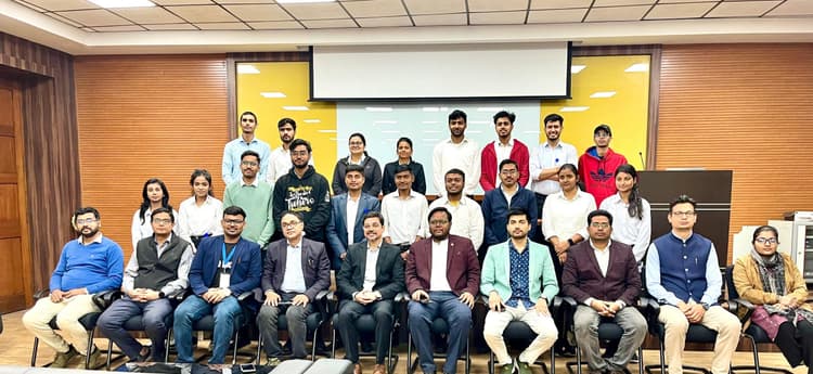 Dhanbad News: आइडिया पिंचिंग प्रतियोगिता में अभिनव विचारों की प्रस्तुति