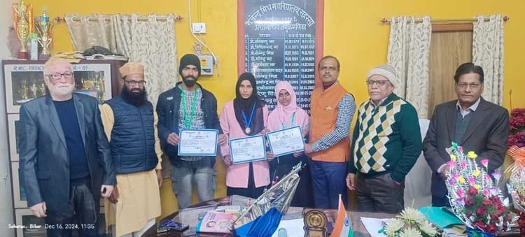 जिला स्तरीय उर्दू भाषण प्रतियोगिता में आरएम कॉलेज के छात्रों को मिला प्रथम व द्वितीय स्थान