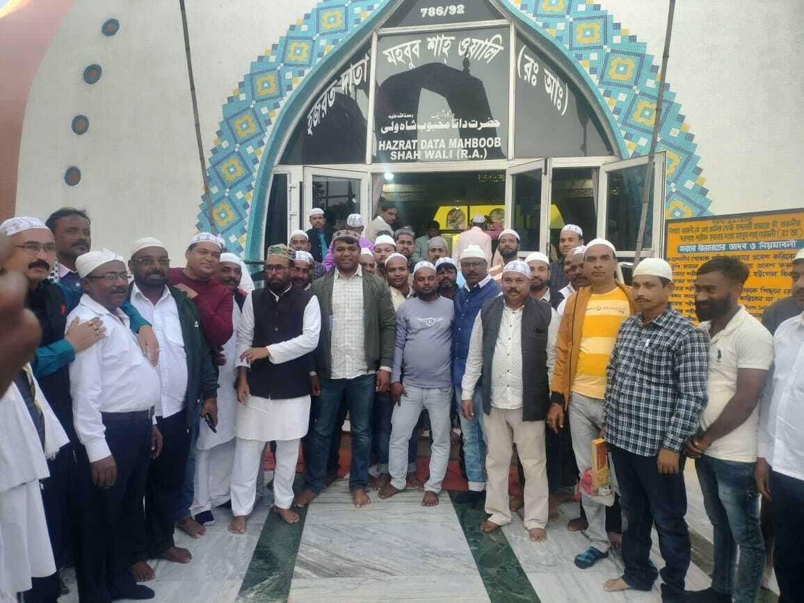 दाता बाबा के दरगाह में सांसद व विधायक ने माथा टेका