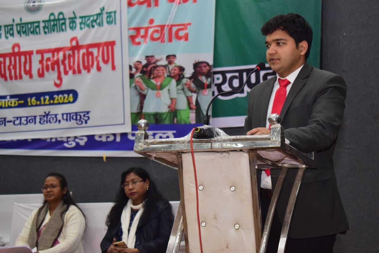 डीसी ने पोर्टल पर योजनाओं की प्रविष्टियों की दी जानकारी