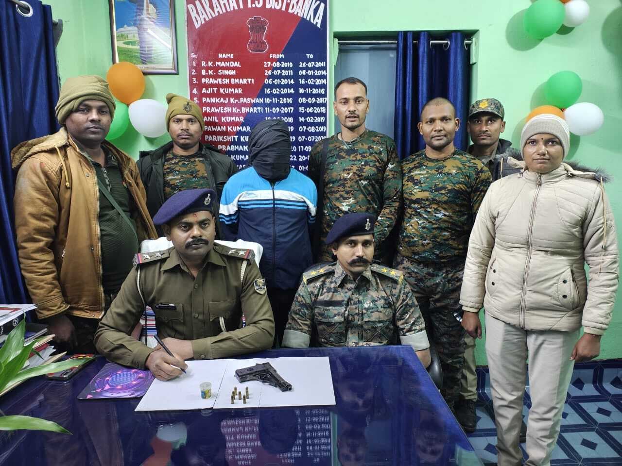 देसी पिस्टल के साथ वारंटी गिरफ्तार, भेजा गया जेल