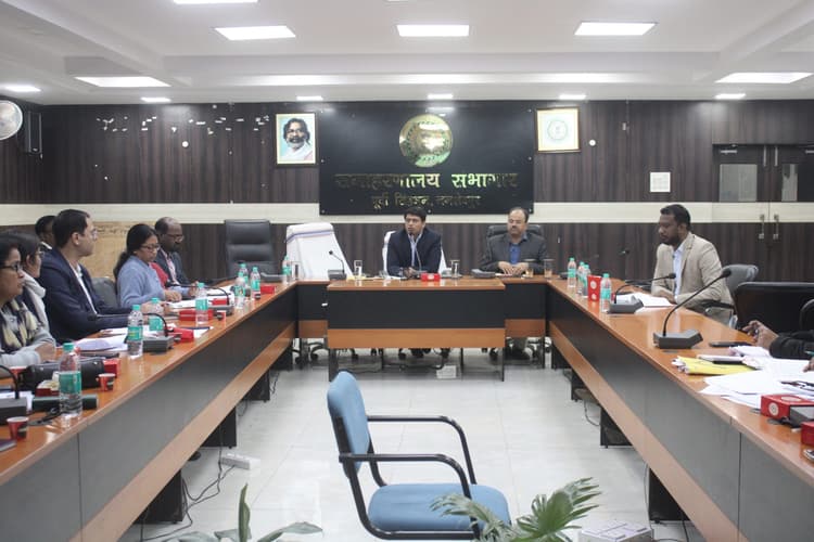 Jamshedpur News : विकास कार्यों में शिथिलता पर पोटका के बीडीओ, बीपीओ एवं नाजिर को शो-कॉज