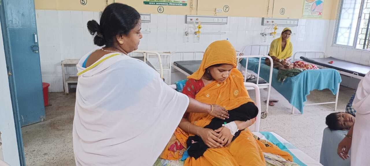 शिशु के मानसिक व शारीरिक विकास के लिए मां का दूध अतिआवश्यक : डॉ राजेश