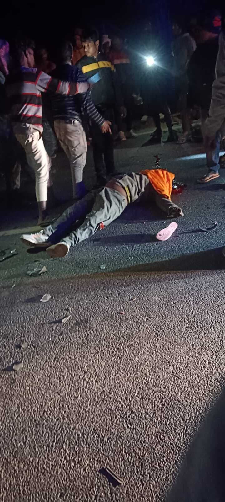 हाइवे पर दो बाइकों में टक्कर, एक की मौत, चार घायल