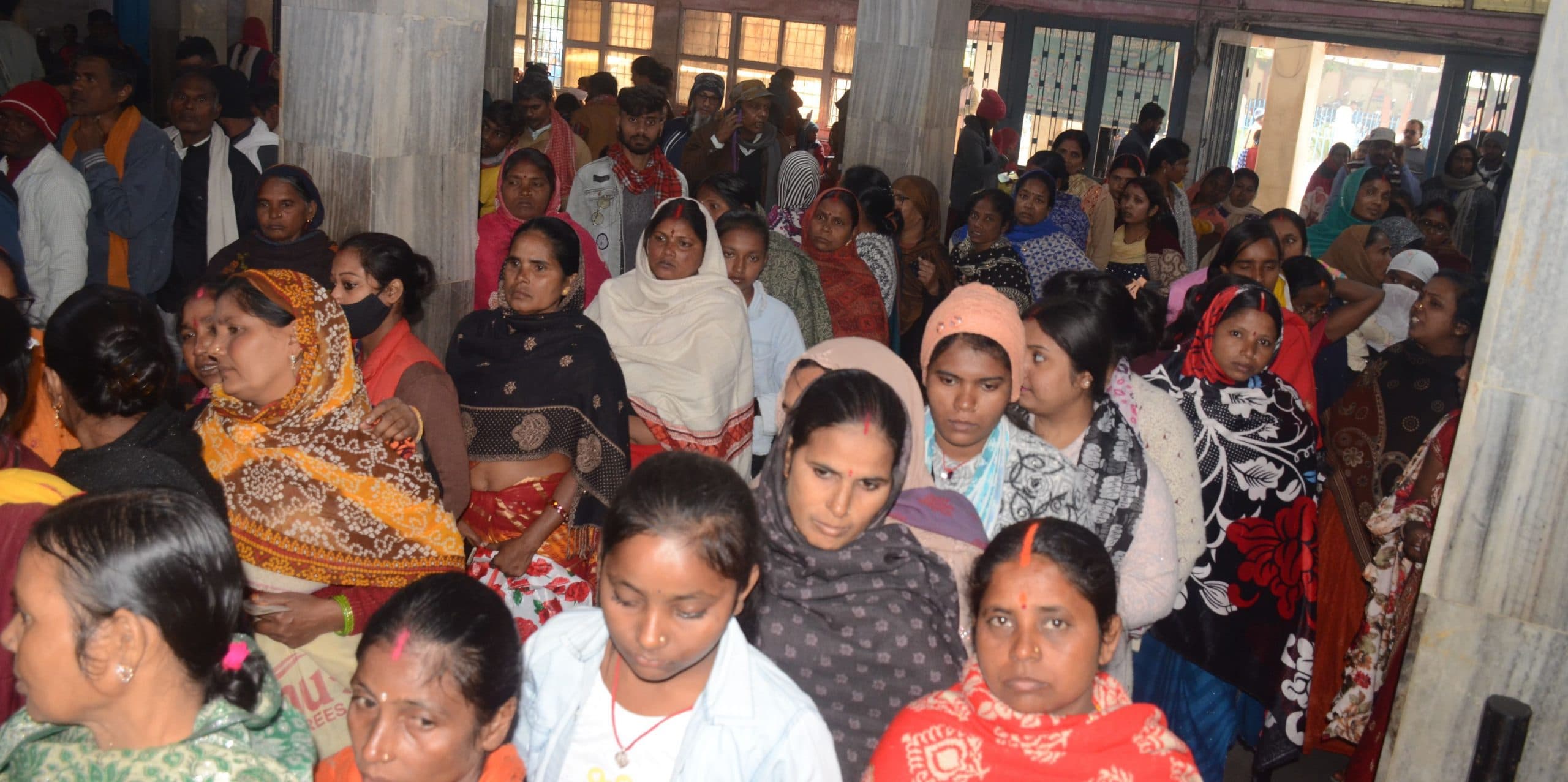 मायागंज अस्पताल के ओपीडी में मरीजों की लंबी कतार