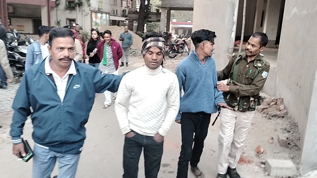 Jamshedpur News : जुबली पार्क में घूम रहे युवक-युवती से बाइक सवार युवकों ने जबरन रुपये मांगे, इनकार करने पर की मारपीट