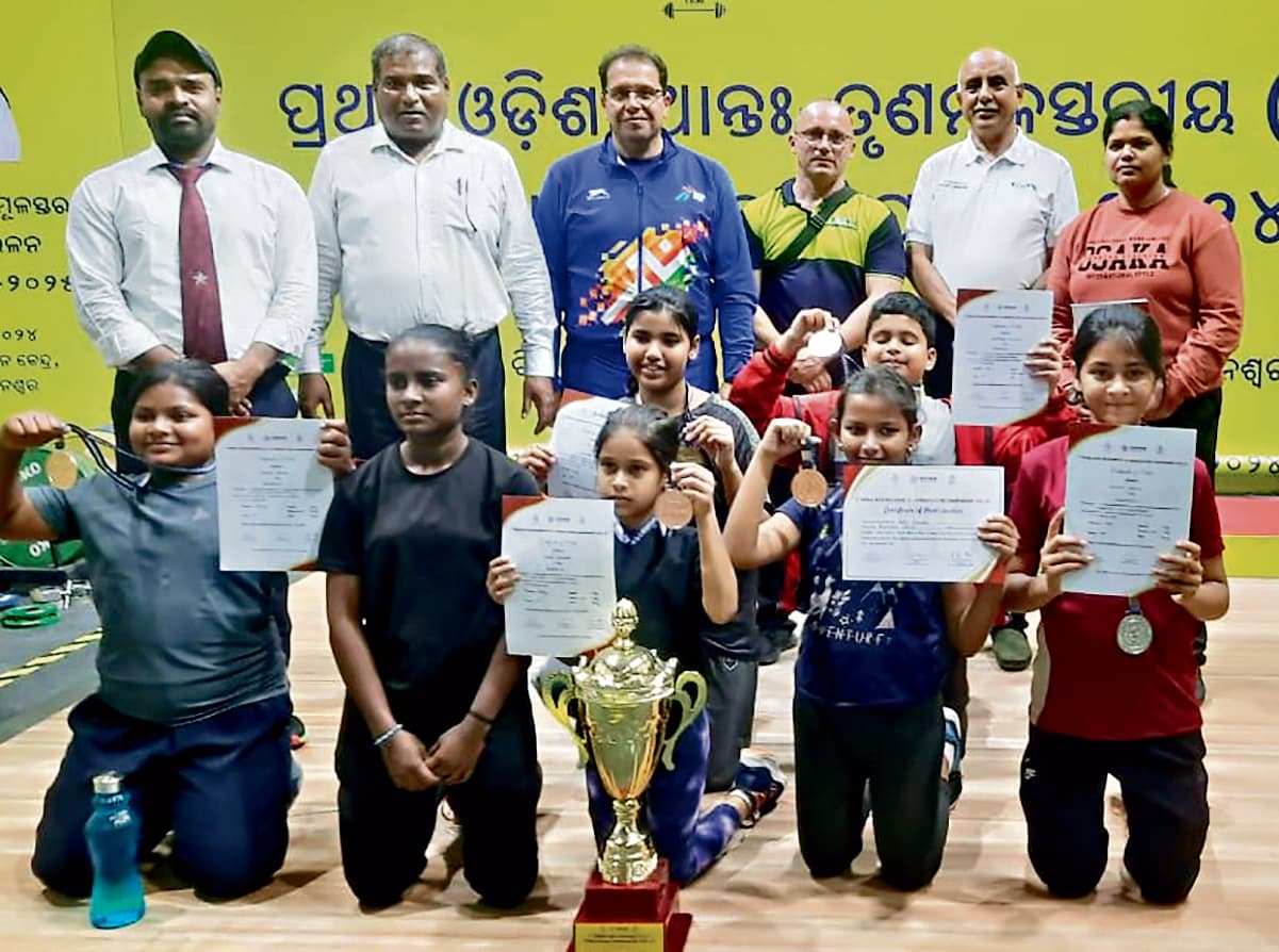 Rourkela News: राउरकेला के नौनिहालों ने अंतर जिला वेटलिफ्टिंग में स्वर्ण समेत छह पदक जीते