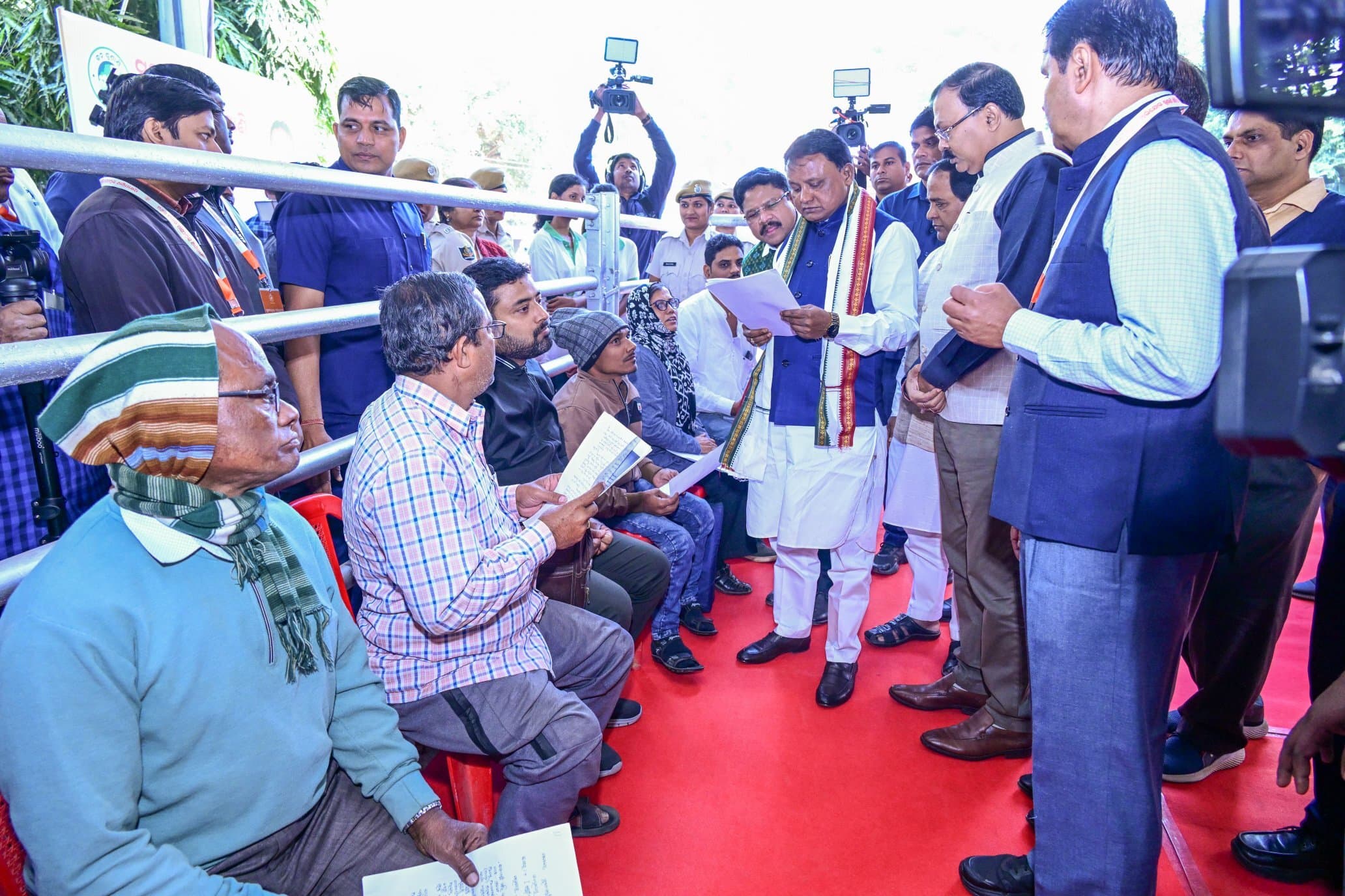 Bhubaneswar News: मुख्यमंत्री ने जनता की शिकायतें सुनीं, समाधान का दिया आश्वासन