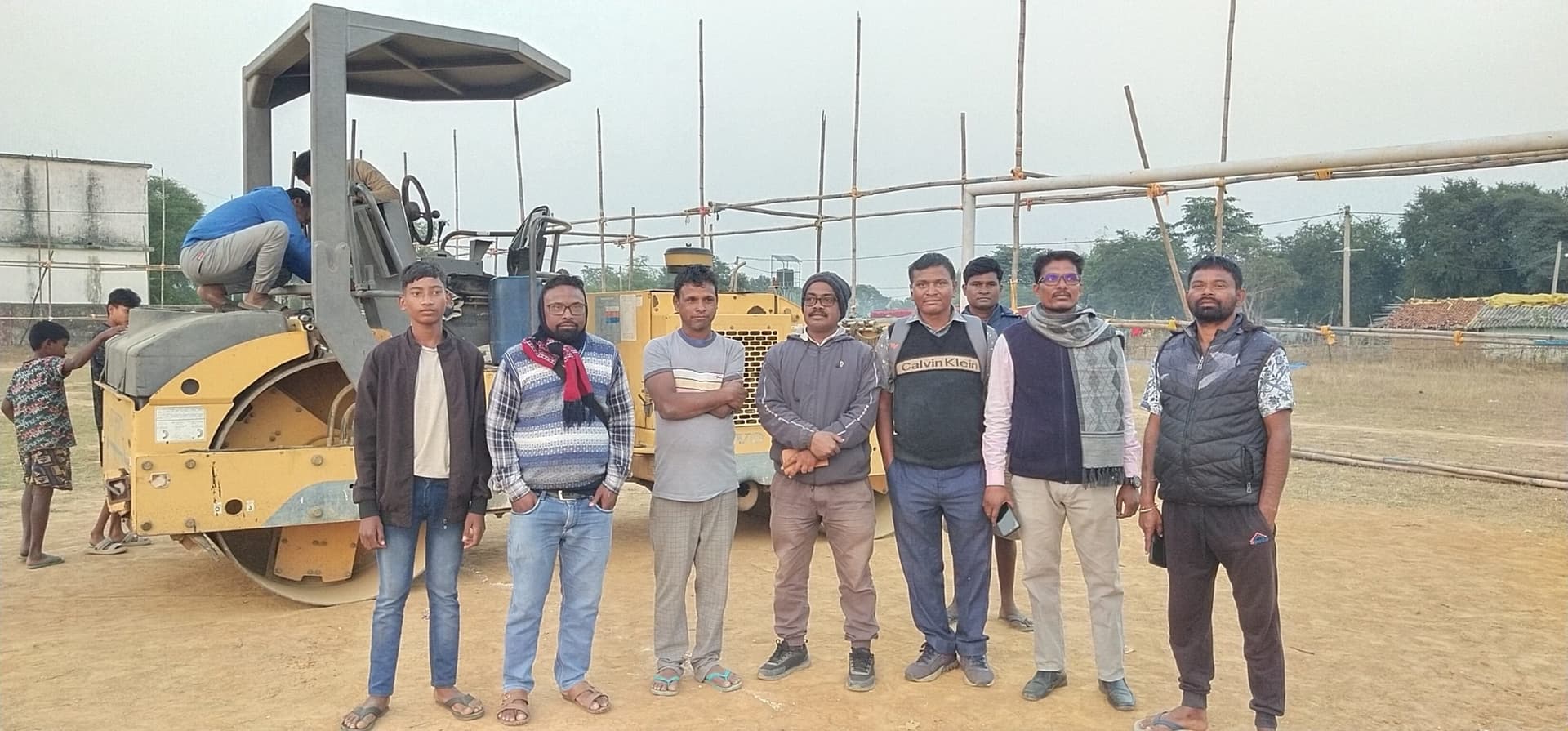 Chaibasa News : लखटकिया फुटबॉल प्रतियोगिता 20 से, मैदान का किया गया समतलीकरण