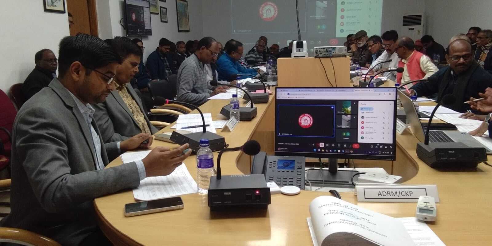 Chaibasa News : 79 में 45 शिकायतों व दावों का हुआ निष्पादन