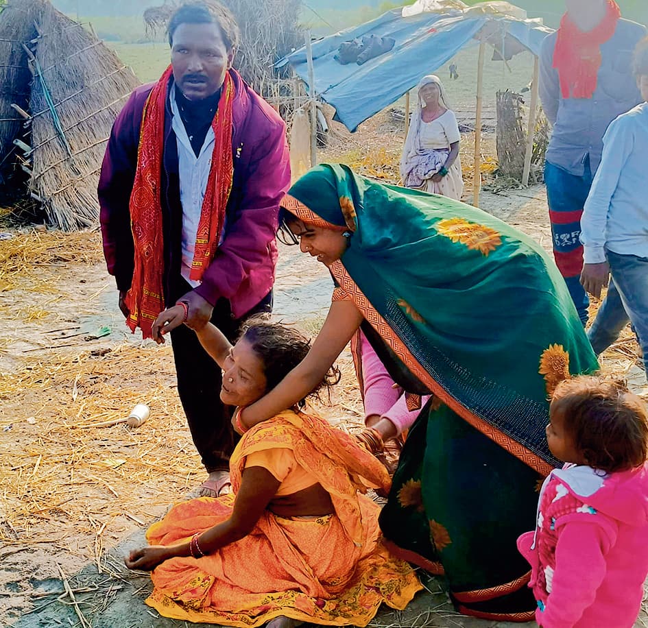 Gopalganj News : मणिपुर में श्रमिकों की हत्या के बाद वहां से लौटने लगे प्रवासी मजदूर