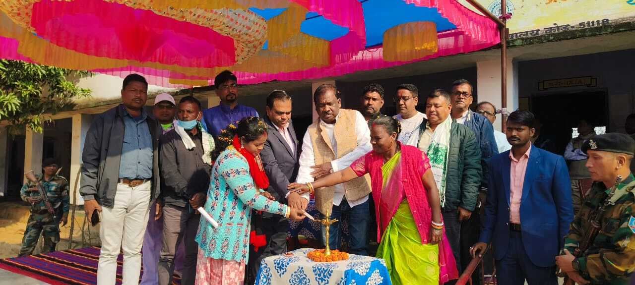 East Singhbhum : शिक्षा मंत्री ने तारामणि स्मारक और बड़डीह उउवि का दौरा किया, कहा- लंबे समय से गांव व शहर में पदस्थापित शिक्षकों का होगा स्थानांतरण