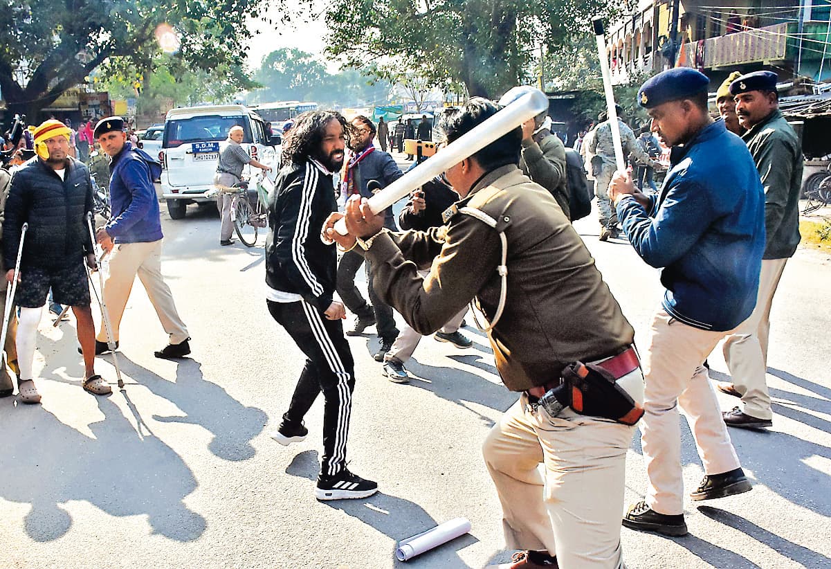 Ranchi News : पुलिस से बचकर प्रदर्शन स्थल पर पहुंचे थे देवेंद्र महतो