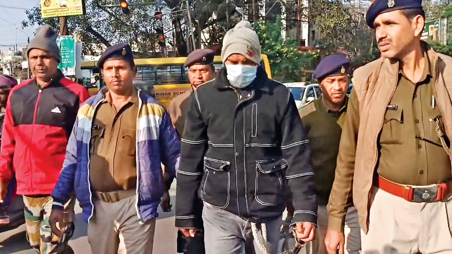 News of molestation accused : छात्राओं से छेड़खानी करनेवाले की रांची मेन रोड में करायी परेड, फिर भेजा जेल