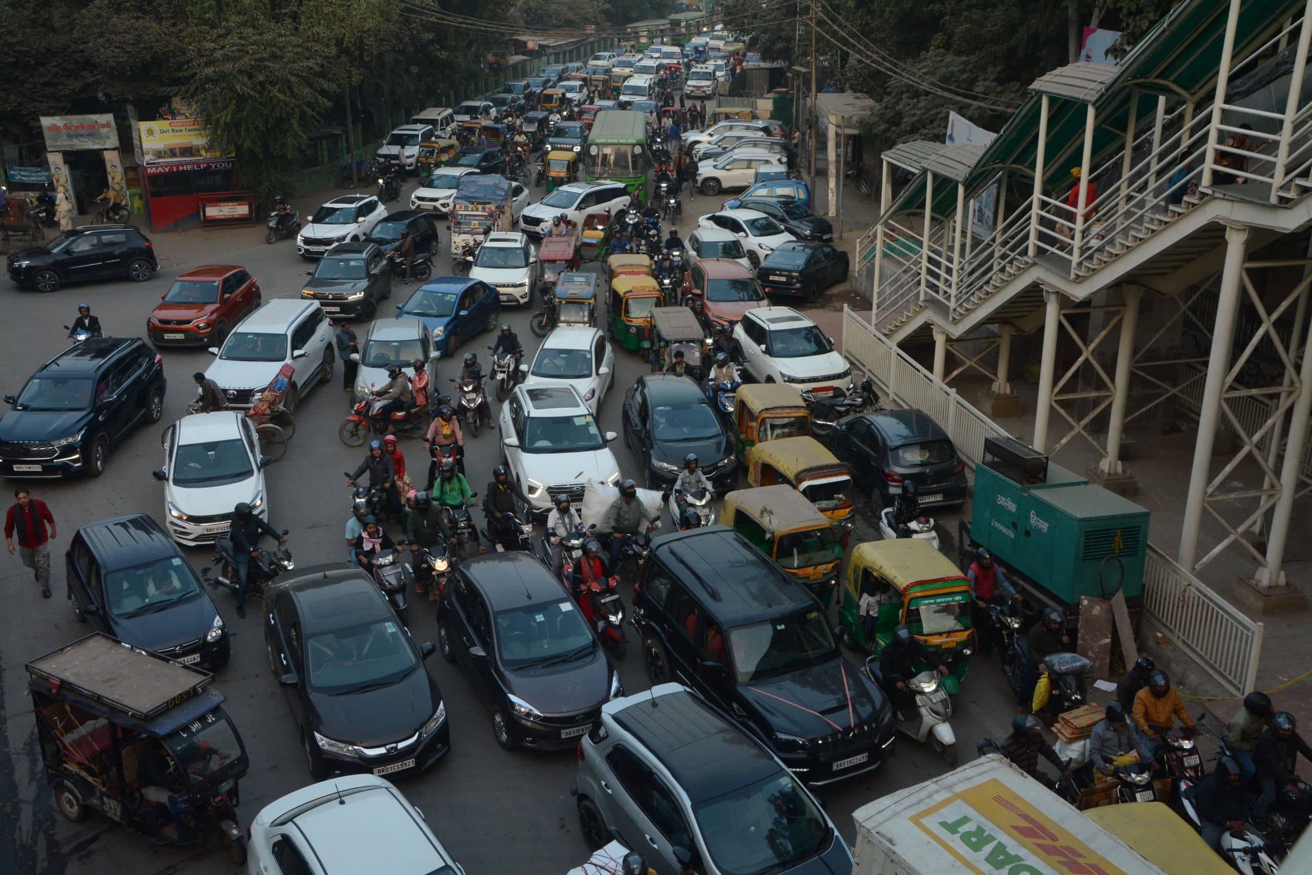गांधी मैदान के सभी कट बंद, भीषण जाम में फंसे रहे वाहन