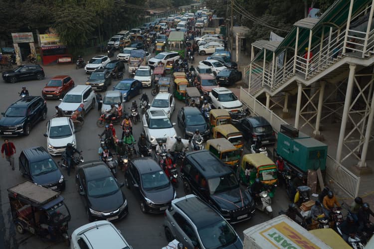 गांधी मैदान के सभी कट बंद, भीषण जाम में फंसे रहे वाहन