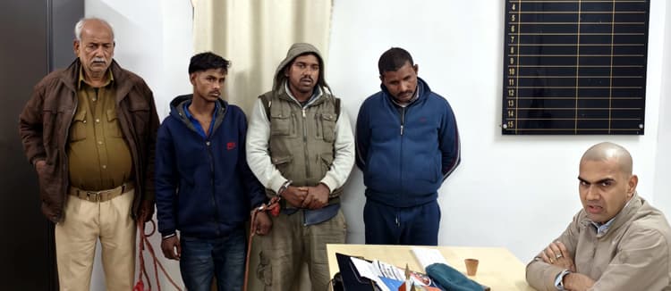 ट्रक के ढाला में बना रखा था तहखाना, 109 कार्टन टेट्रा पैक शराब के साथ तीन धंधेबाज गिरफ्तार